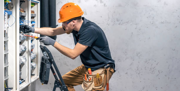 Best Licensed Electrician  in Geneva, FL